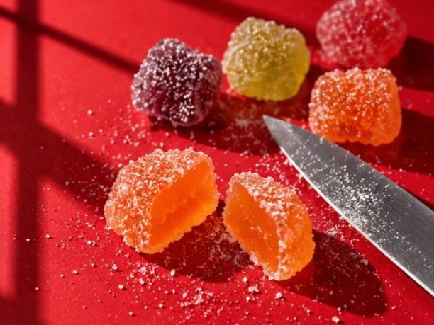 Illustration: a sugar-coated gummy cut in half beside a knife